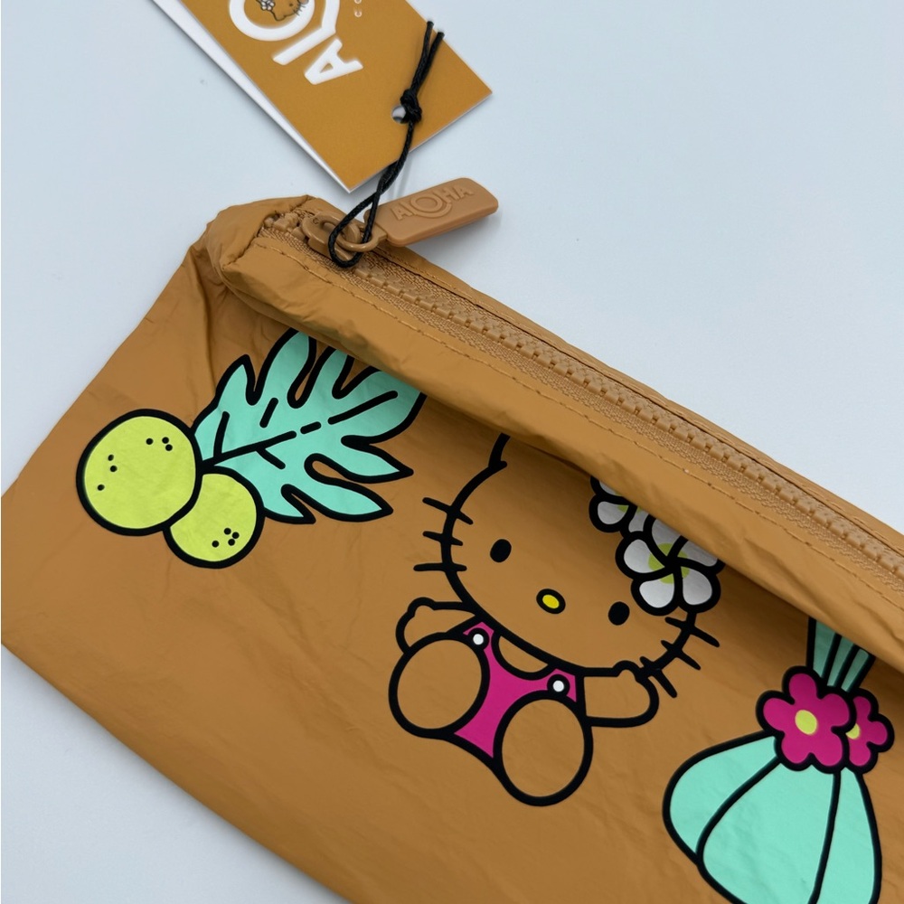 Aloha Collection x Hello Kitty Mini Pouch - Picture 3 of 7